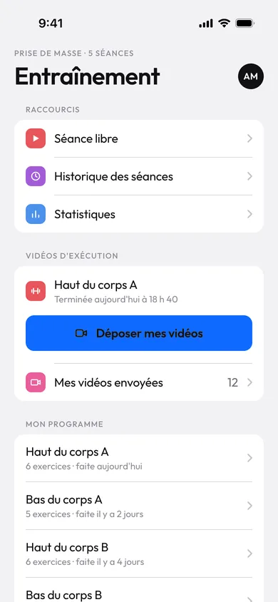L'accueil Entraînement de l'app client, décliné aux couleurs de trois coachs